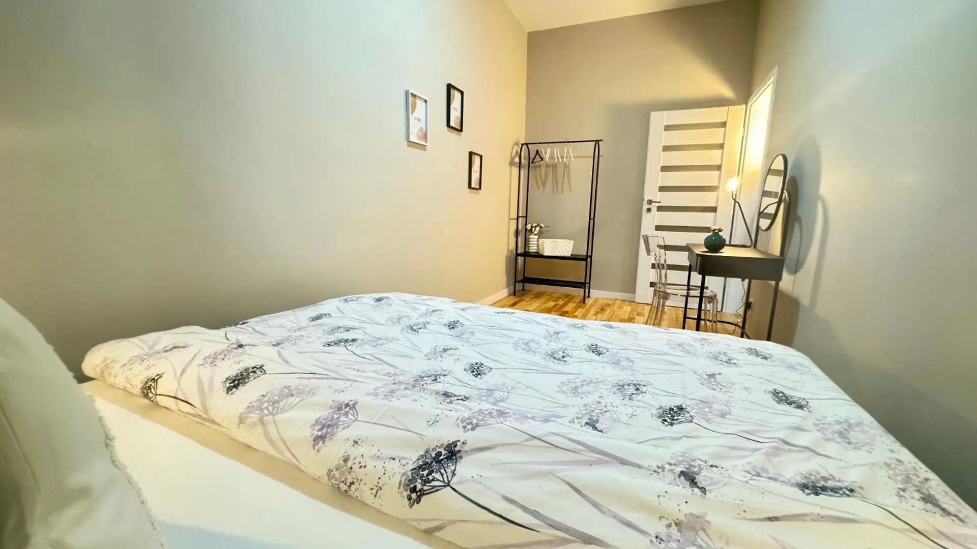 Wohnen Im Kunstwerk Neben Hundertwasserhaus L Hg4 Vídeň Apartmán